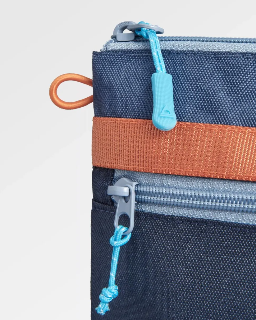 Store Passenger Essentials Recycled Pouch Dark Denim/ Deep Navy